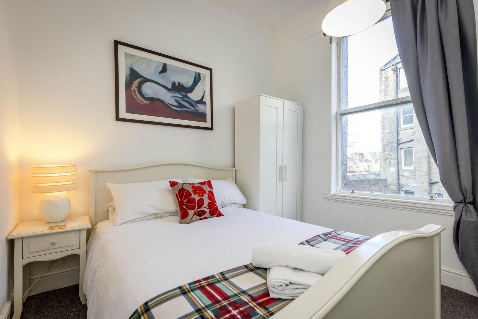 Traditional 3 Bedroom Quiet Duplex Flat By High St, Trams And Buses - Just 1-5 Miles To Centre EDI Exterior foto