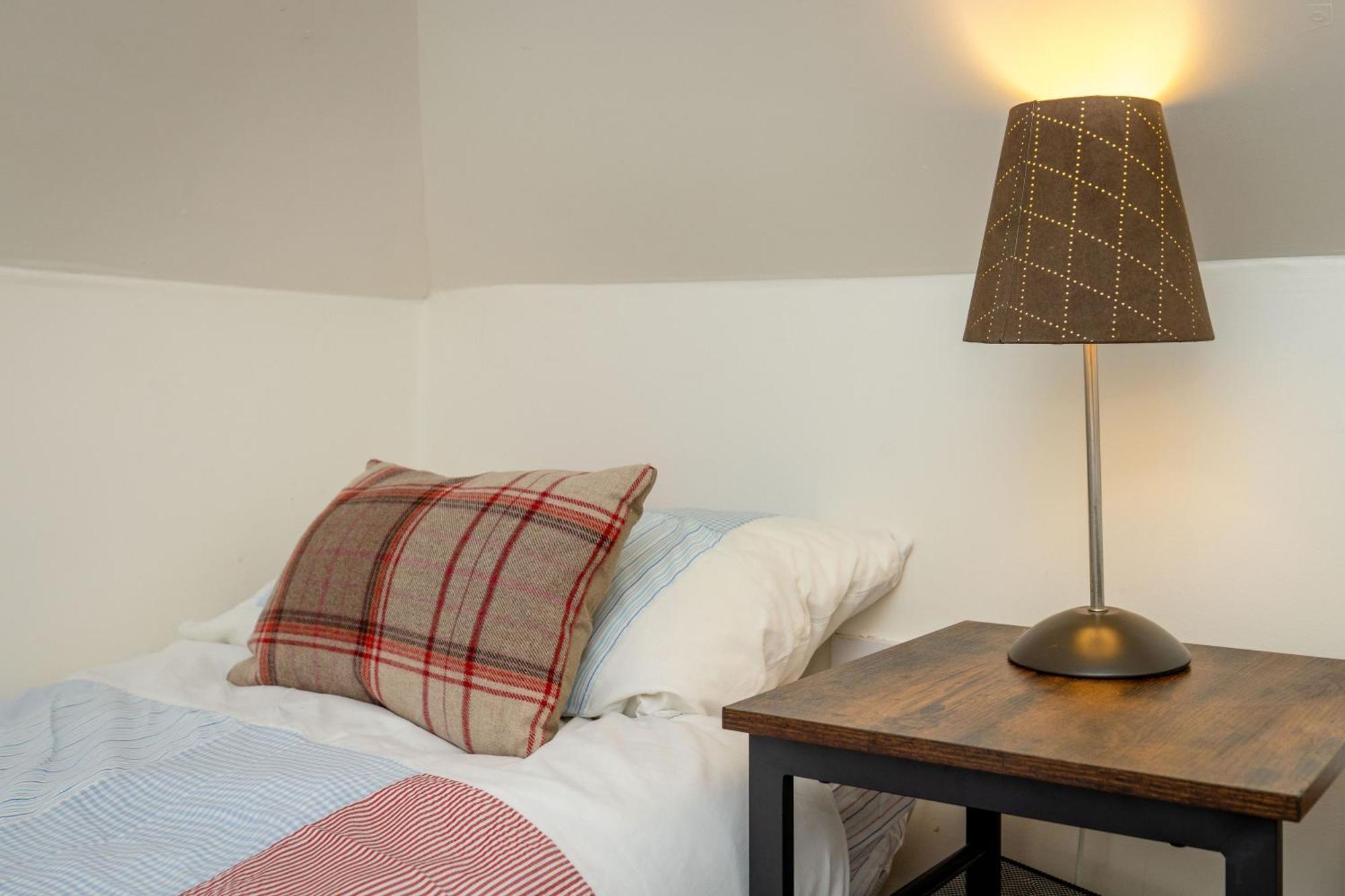 Traditional 3 Bedroom Quiet Duplex Flat By High St, Trams And Buses - Just 1-5 Miles To Centre EDI Exterior foto